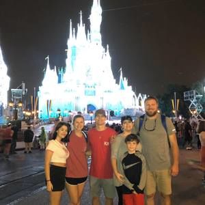 Meet your Posher, Courtney